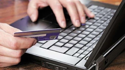 코로나에 온라인 쇼핑 '폭발'…작년 카드결제액 100조 돌파