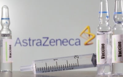 가나, 코백스 무료 백신 첫 접종…1호 접종자는 '가나 대통령'