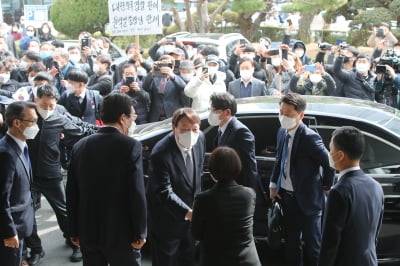 文정부 '일등공신'서 '저격수'로…파란만장했던 尹의 4년 [윤석열, 사의 표명]