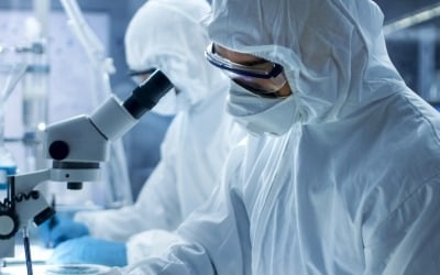정부 "국내 코로나 백신 22곳, 치료제 46곳서 개발"