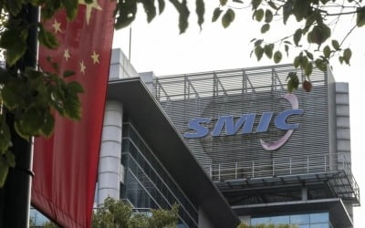 ASML, 중국 SMIC과 반도체 장비 계약 연장…미 제재 완화 신호?