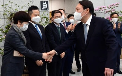 권성동 "윤석열 대선 직행…황교안보다 정치력 훨씬 뛰어나"