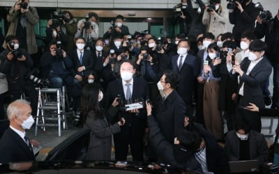 이낙연 "윤석열, 검찰중립 시비 일으키더니…처신 뜬금없어"