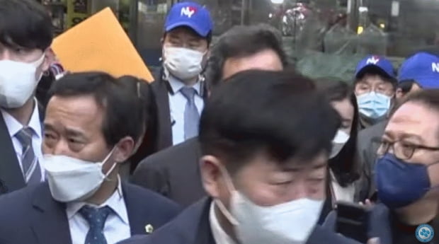 춘천 레고랜드 안돼강원에서 계란 테러 당한 이낙연 | 한경닷컴