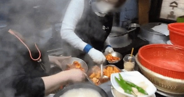 친척 도우려던 BJ 때문에 '반찬 재사용' 딱 걸린 부산 국밥집