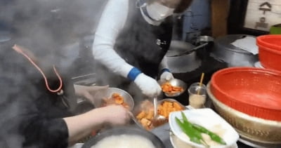 친척 도우려던 BJ 때문에 '반찬 재사용' 딱 걸린 부산 국밥집