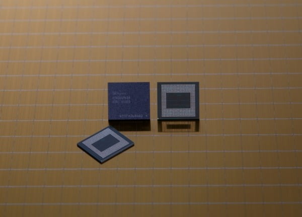 SK하이닉스가 양산하는 18GB LPDDR5 모바일 D램/사진제공=SK하이닉스