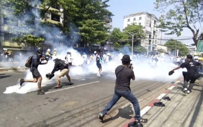 미얀마 군 탈영병 증언 "주저 없이 소총 쏘라고 지시 받아"