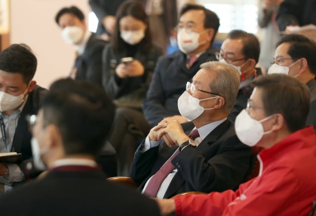 김종인 "LH 같은 것, 없앨 때도 되지 않았나…투기만 유발"