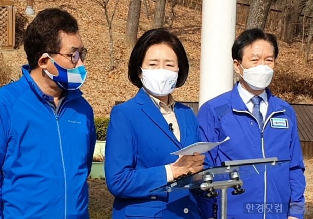 박영선 더불어민주당 서울시장 후보가 18일 서울 관악구 낙성대 공원 일대에서 지역 공약을 밝혔다. 사진=김수현 한경닷컴 기자