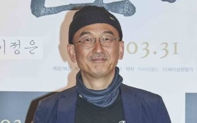 '자산어보' 이준익 감독 "고집 부려서 흑백영화로 만들어"