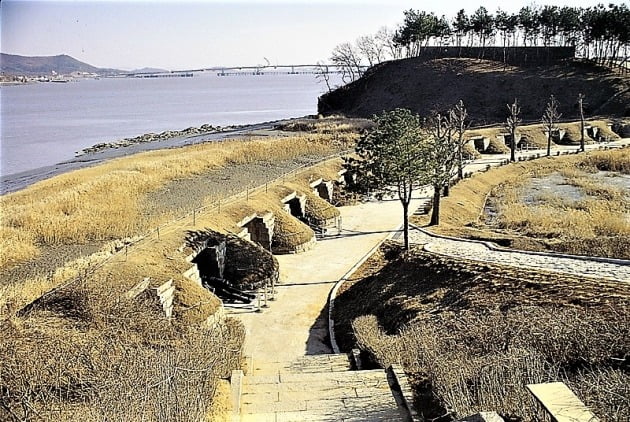 건너편 김포의 덕포진과 함께 화망을 구성했던 덕진진의 남장포대. 사진=윤명철 동국대 명예교수·우즈베키스탄 국립 사마르칸트대 교수 