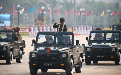 미얀마 군부, 시민 110여명 살해한 날 열병식 개최…중·러 등 참석