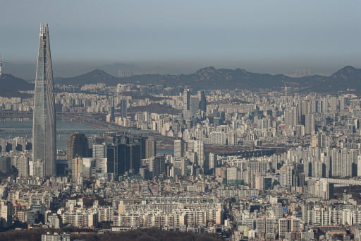 WSJ "한국은 주택 구입 위해 혼인신고까지 미루는 나라"