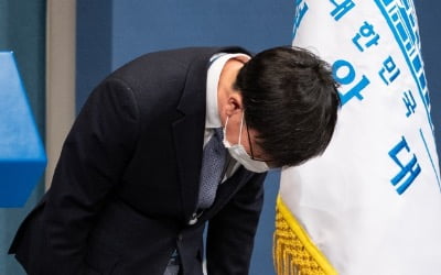 文 대통령, '전세값 인상' 논란 김상조 靑 실장 전격 경질