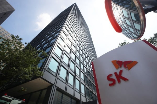 There is no chance to escape…  SK group stocks collapse without floor