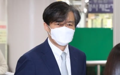 조국 "윤석열, 어느 시점부터 文도 '잠재적 피의자'로 인식" [전문]