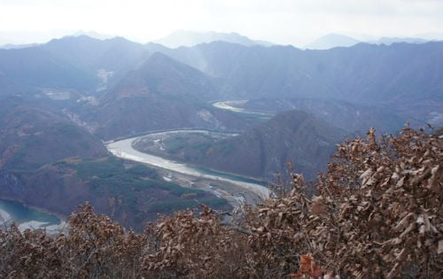 굽이굽이 東江은 '白雲山'을 휘감고...