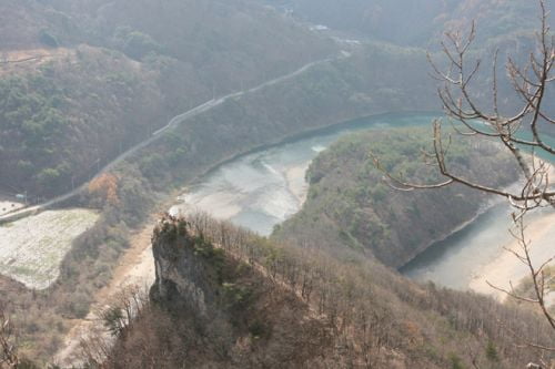 굽이굽이 東江은 '白雲山'을 휘감고...