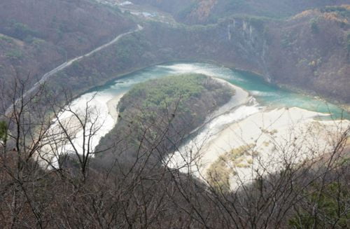 굽이굽이 東江은 '白雲山'을 휘감고...