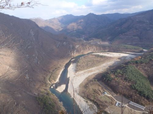 굽이굽이 東江은 '白雲山'을 휘감고...