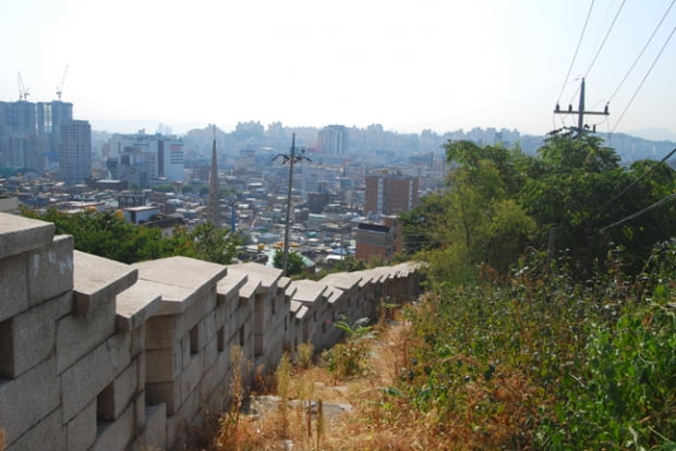 낙산성곽 따라 올라가니 서울시가 한눈에