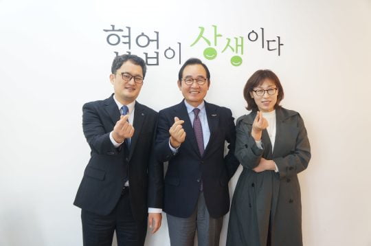 [윤영돈 칼럼]인생 4막을 건널 때 긍정적인 사고를 가져라-윤은기 한국협업진흥협회 회장