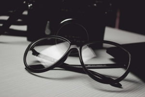 착 붙는 일본어 회화 : 안경을 머리 위에 올려놓은 채로 안경 어딨지? 라고