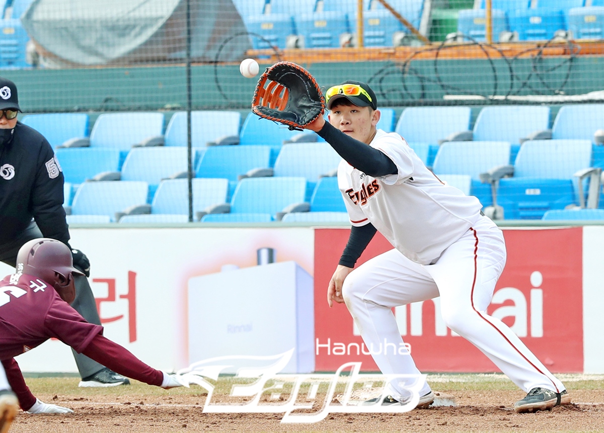 &#39;수베로 감독도 칭찬&#39; 정민규 &#34;장재영 이기고 싶었다&#34; [대전:생생톡]