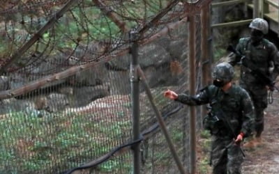 軍 '헤엄귀순' 경계실패 문책 인사…22사단장 보직해임