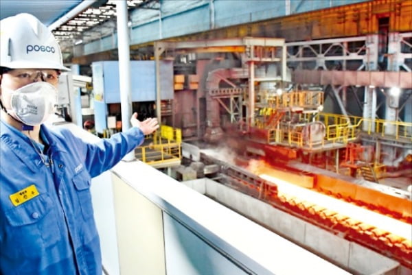 수소차 금속분리판 소재에 사용되는 스테인리스강 ‘Poss470FC’가 포스코 공장에서 생산되고 있다.  포스코 제공 
