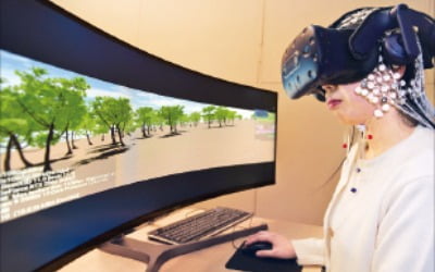 VR 체험 후 '사이버 멀미'…뇌파 분석·AI로 해결한다