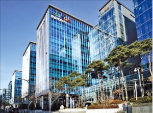 한글과컴퓨터, 공격적 M&A·신사업…카카오와 닮은꼴 성장