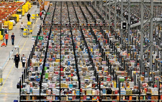 <YONHAP PHOTO-0011> A picture shows the Fulfilment Centre for online retail giant Amazon in Peterborough, central England, on November 28, 2013, ahead of Cyper Monday on December 2nd, expected to be one of the busiest online shopping days of the year. AFP PHOTO/ANDREW YATES../2013-11-29 00:03:03/
<저작권자 ⓒ 1980-2013 ㈜연합뉴스. 무단 전재 재배포 금지.>