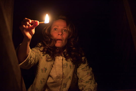 Photo Credit: MICHAEL TACKETT

Caption: LILI TAYLOR as Carolyn Perron in New Line Cinema's supernatural thriller "THE CONJURING," a Warner Bros. Pictures release.