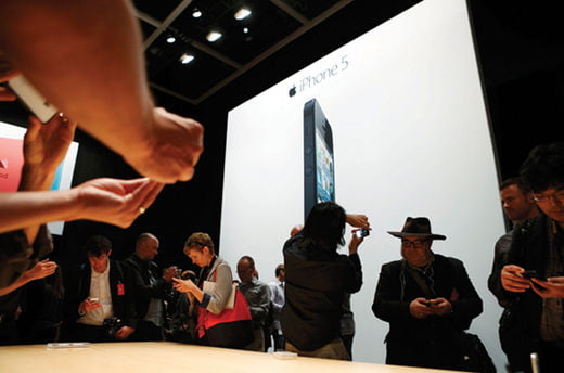 <YONHAP PHOTO-0345> Members of the media experience the iPhone 5 after its introduction during Apple Inc.'s iPhone media event in San Francisco, California September 12, 2012.   REUTERS/Beck Diefenbach (UNITED STATES  - Tags: SCIENCE TECHNOLOGY)  /2012-09-13 07:10:18/
<저작권자 ⓒ 1980-2012 ㈜연합뉴스. 무단 전재 재배포 금지.>