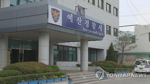 예산 덕산 회전교차로서 차량 전신주 충돌…2명 심정지