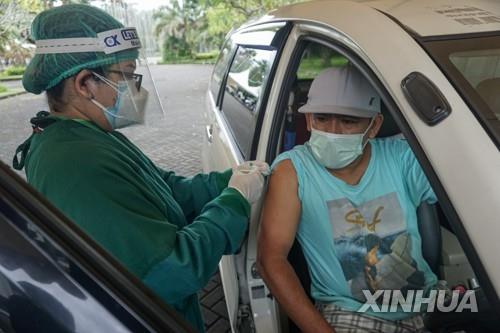 인도네시아 발리섬에 '드라이브 스루' 백신 접종센터 첫 가동