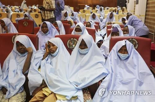 나이지리아 피랍후 석방 소녀들 "그들은 쏘겠다고 했다"