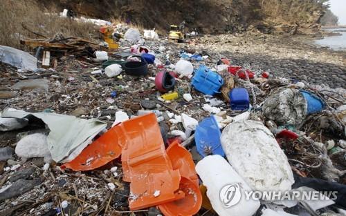 폐어구에 냉장고까지…태안 해변에 쓰레기 수백t