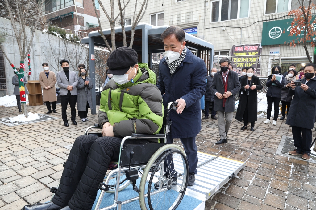 춘천시 사회적 약자 위한 '장벽 없는 거리' 대폭 확대