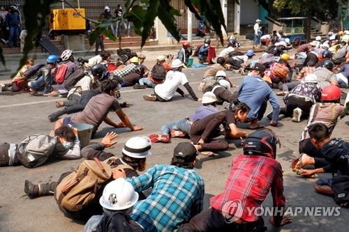 "미얀마 군경 총격으로 또 10여명 사망"…교황, 우려 표명(종합2보)