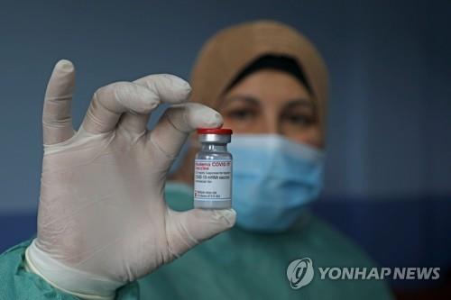 팔레스타인 고위관리들 공여받은 백신 '새치기 접종' 논란