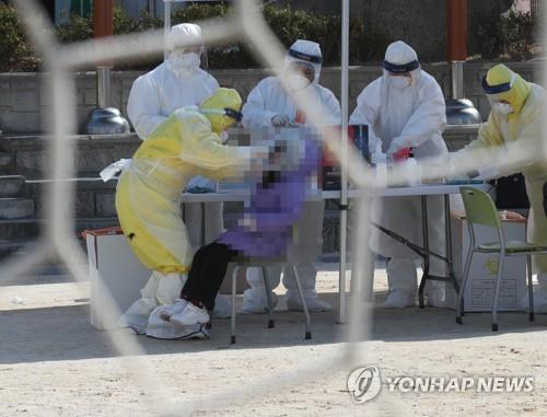 학교 문 열자마자 학생 줄감염…충북 일부 학교 등교중지(종합)