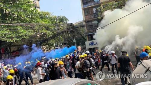 "머리 맞아 다수 사망"…미얀마 군부 저격수 동원 조준사격 의혹