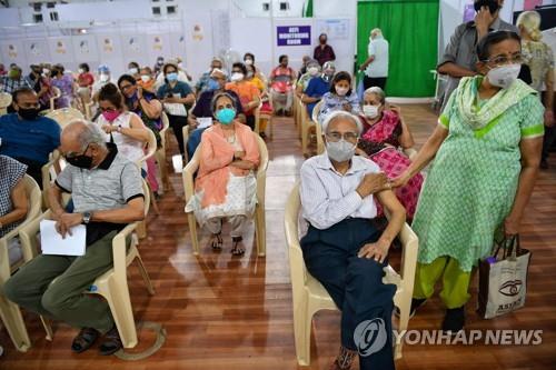 인도, 백신 접종 시간제한 폐지…접종 속도 박차