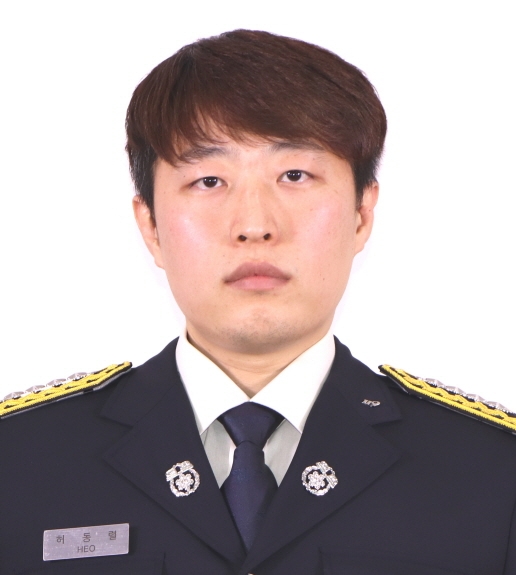 출근길에 화재 목격한 소방관…천막 뜯어내고 불길 잡아