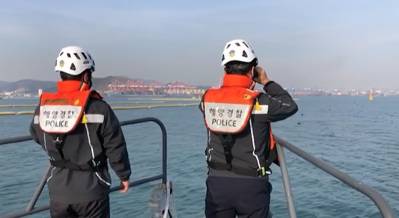 부산신항 정박 선박서 60대 기관장 실종