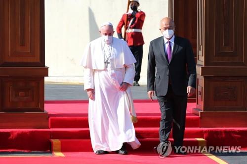 이라크 방문한 교황 "폭력과 극단주의 중단해야"