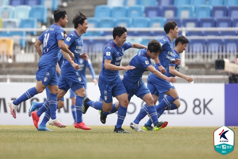 K리그1 수원, 10명 뛴 성남에 1-0 승리 …8년 만에 개막 2연승